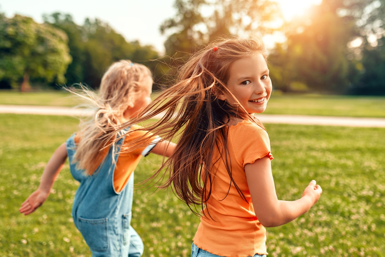 happy-kids-running-in-Ukraine-min